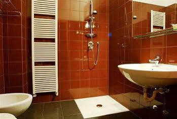 Albergo Al Caminetto Torbole Sul Garda Exterior foto